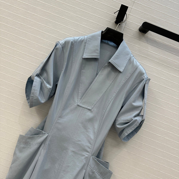 Abito BV con scollo a V e maniche arrotolate in tencel azzurro