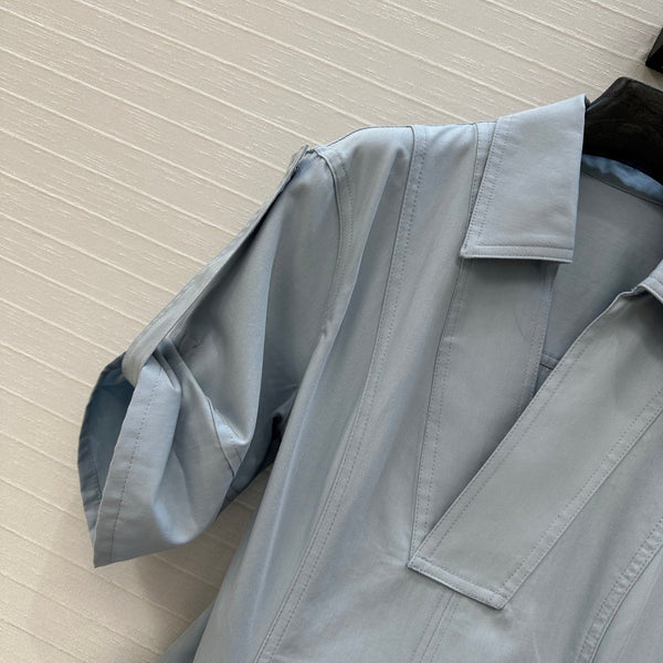 Abito BV con scollo a V e maniche arrotolate in tencel azzurro