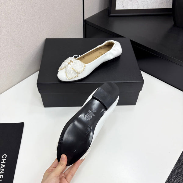 CC 25s Coco Beach Ballet Flats White Sheepskin 331788