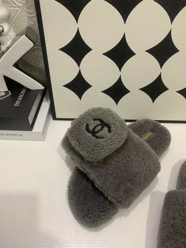 CC 25s Logo Slippers Gray Shearling 455073