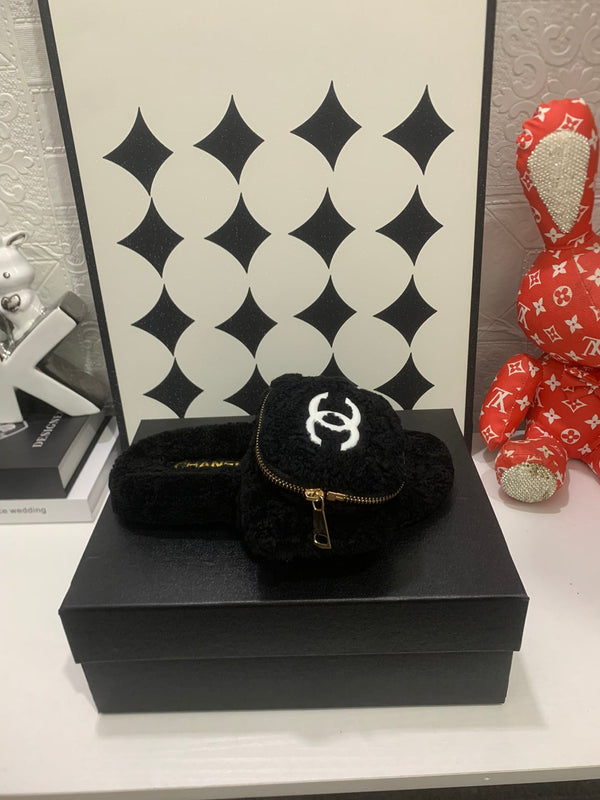 CC 25s Logo Slippers Black Shearling 455081