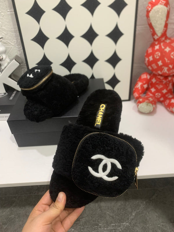CC 25s Logo Slippers Black Shearling 455081