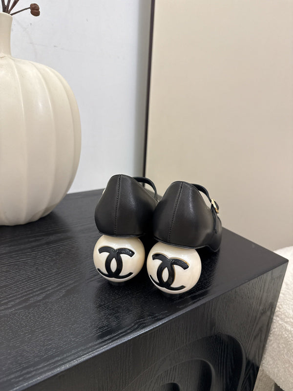 CC 25A Double C Giant Pearl Heel Mary Janes Black Cowhide 127024