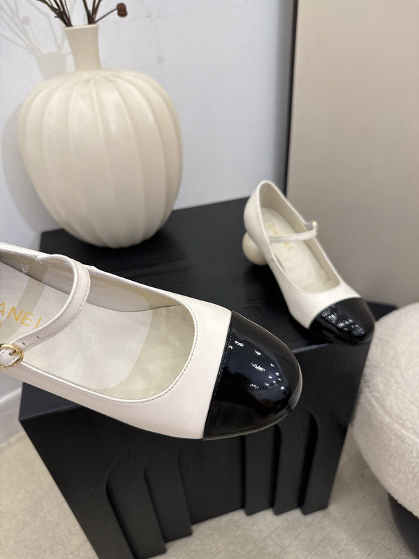 CC 25A Double C Giant Pearl Heel Mary Janes White Cowhide 127018