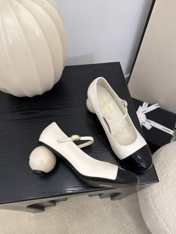 CC 25A Double C Giant Pearl Heel Mary Janes White Cowhide 127018