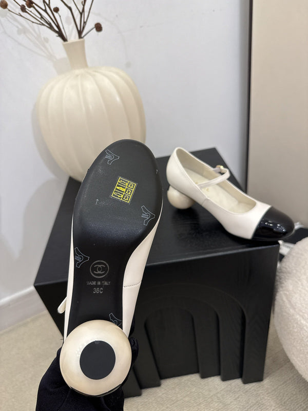 CC 25A Double C Giant Pearl Heel Mary Janes White Cowhide 127018