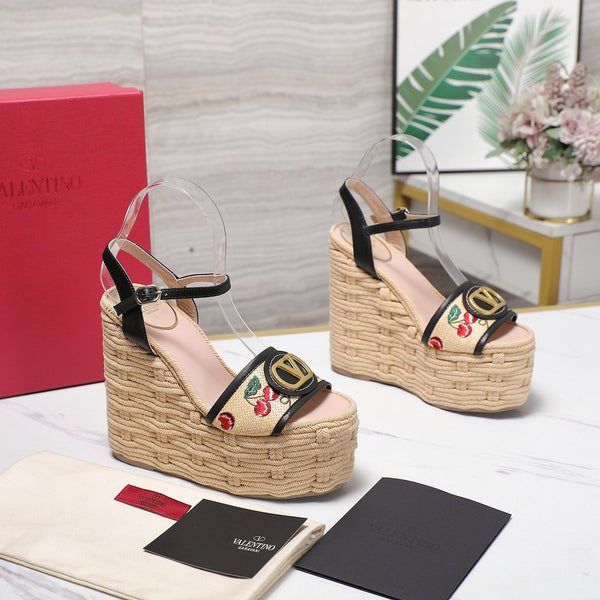 VL Flatform Sandal 15mm In Black Cherry Embroidery Cowhide 456393