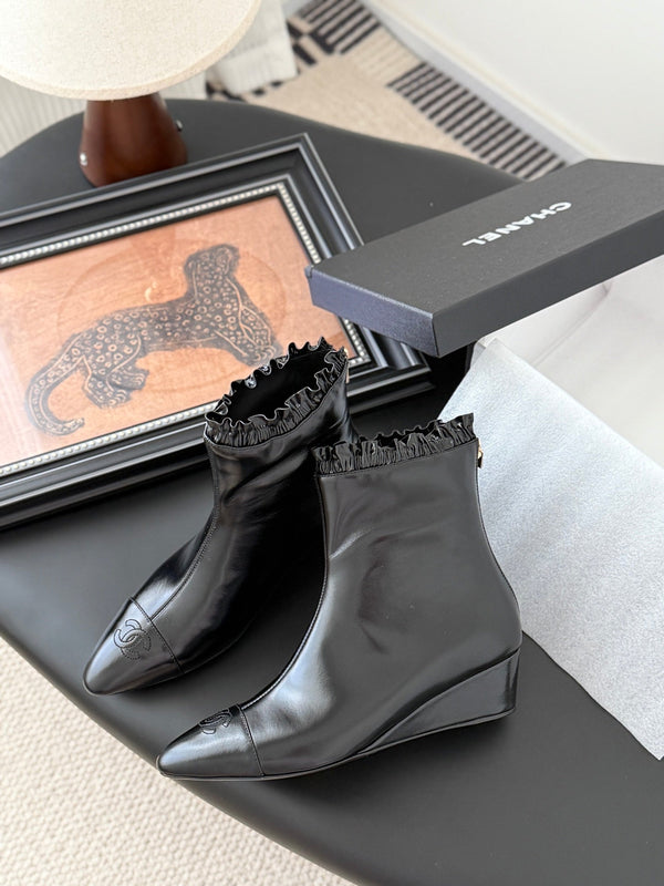 CC 25P Show-Style Platform Wedge Mary Jane Boots Black Patent Cowhide 458772