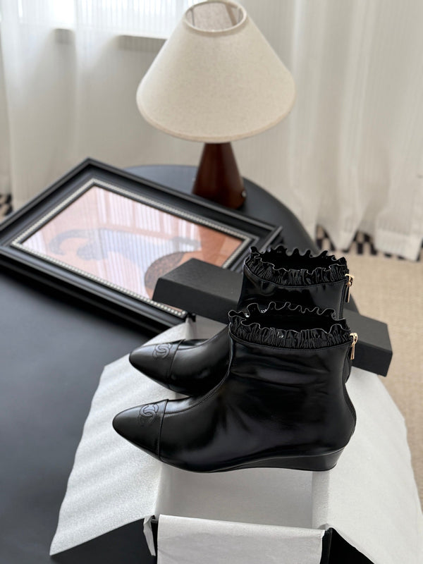 CC 25P Show-Style Platform Wedge Mary Jane Boots Black Patent Cowhide 458772