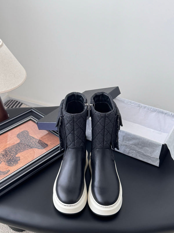 CC 25K Backpack Bucklet Boots Black Sheepskin 458711