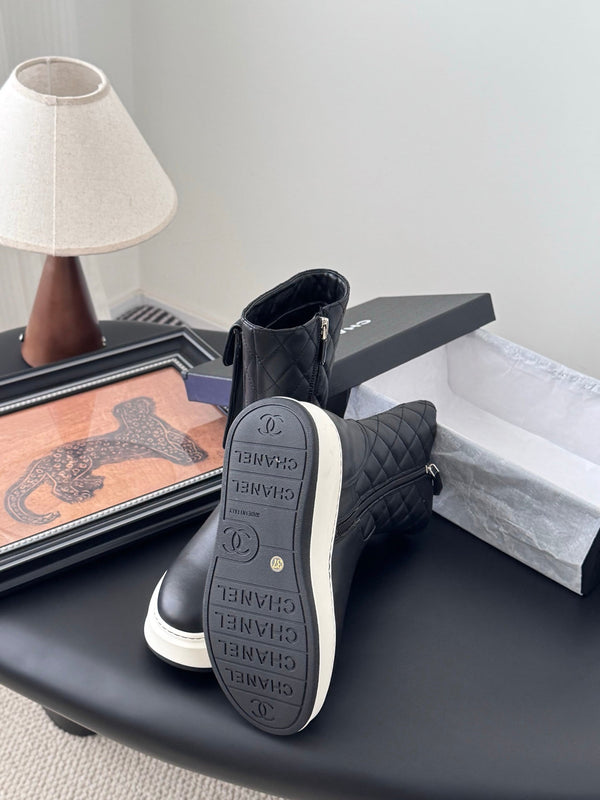 CC 25K Backpack Bucklet Boots Black Sheepskin 458710