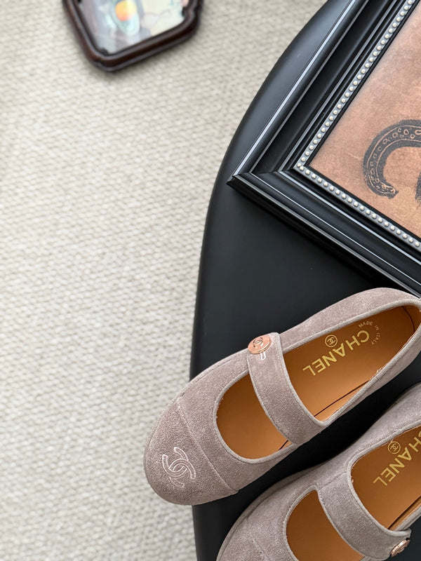 CC 25K Mary Jane Flats Pinky Beige Suede 458759