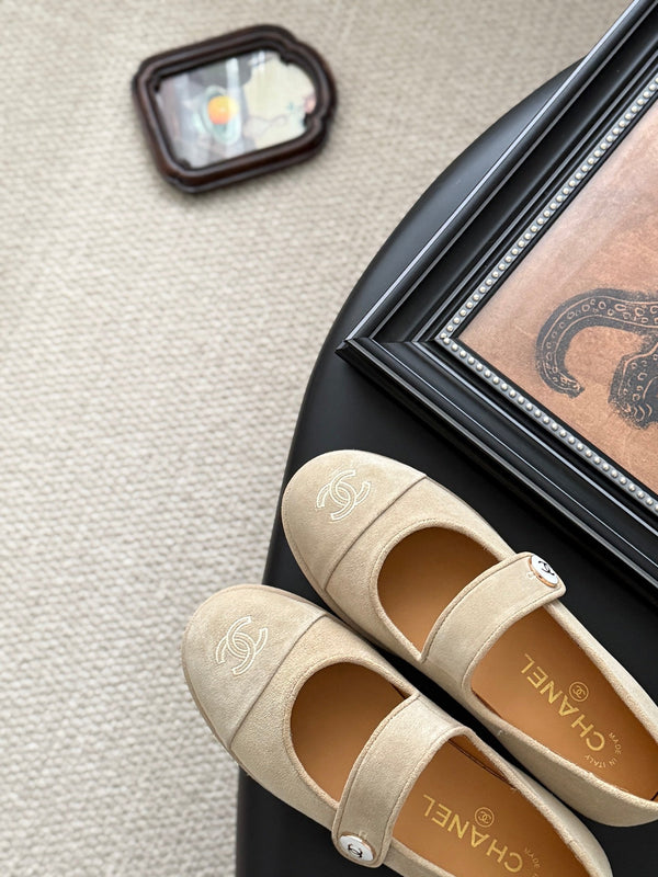 CC 25K Mary Jane Flats Beige Suede 458758