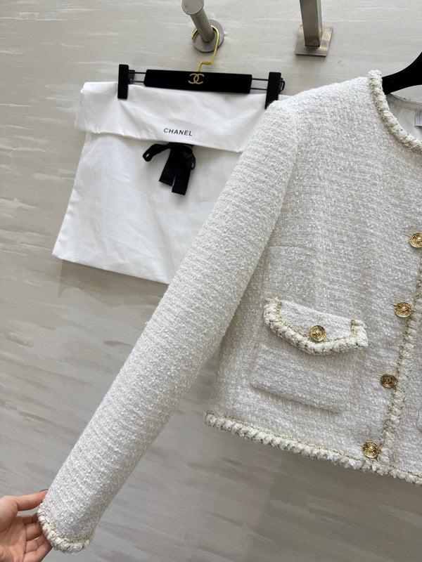 CC 25A Classic Round Neckline Short Jacket White Tweed
