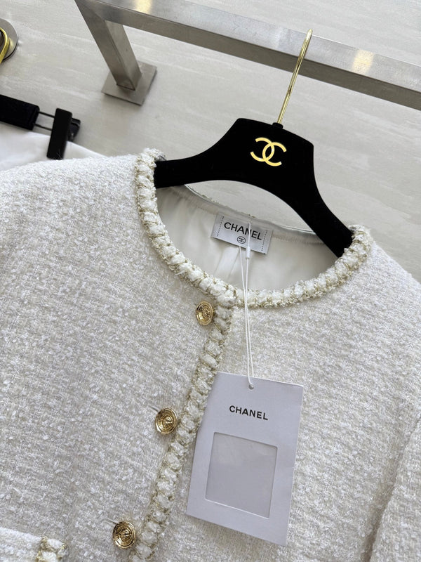 CC 25A Classic Round Neckline Short Jacket White Tweed