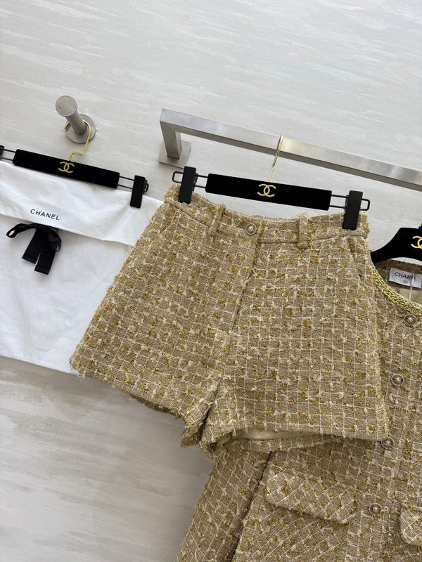 CC 25 Wool Gold Yarn Tweed Suit