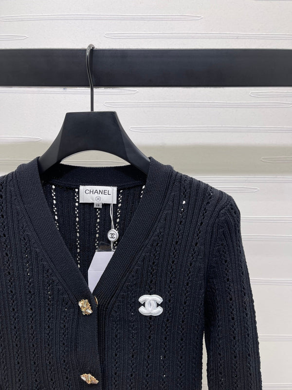 CC 25 Fishtail V-Neck Knitted Long-sleeved Cardigan Black Wool