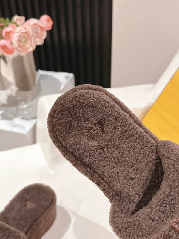 Fendi F013 2025ss Fluffy Slippers Chocolate Brown Lambswool 467199