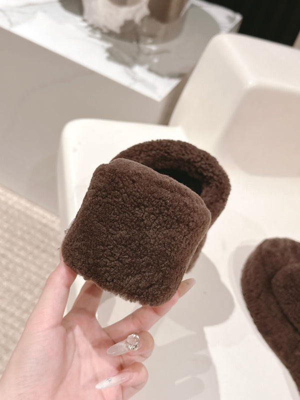 Fendi F013 2025ss Fluffy Slippers Chocolate Brown Lambswool 467199