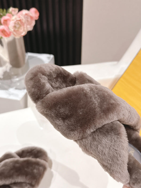 Fendi F013 2025ss Fluffy Slippers Brown Lambswool 467195