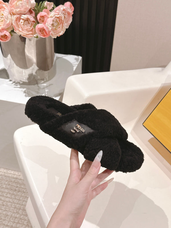 Fendi F013 2025ss Fluffy Slippers Black Lambswool 467194