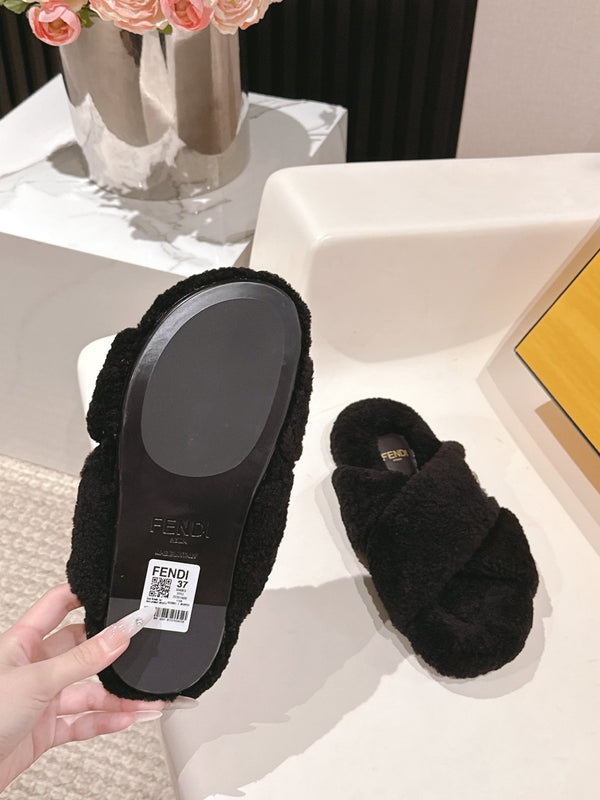 Fendi F013 2025ss Fluffy Slippers Black Lambswool 467194
