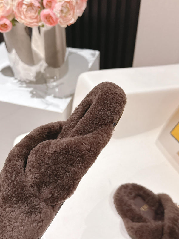 Fendi F013 2025ss Fluffy Slippers Chocolate Brown Lambswool 467193