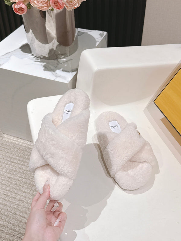 Fendi F013 2025ss Fluffy Slippers White Lambswool 467192