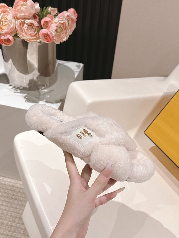Fendi F013 2025ss Fluffy Slippers White Lambswool 467192