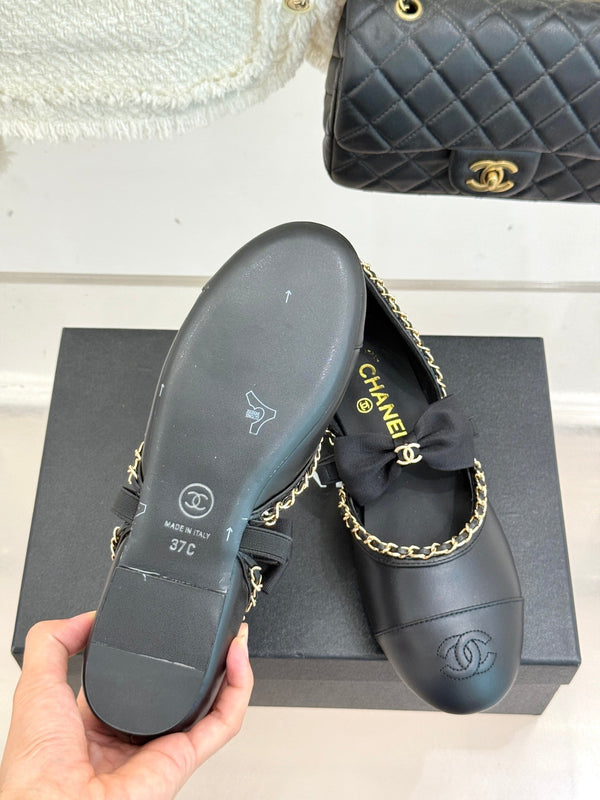 CC 25P Hollow Chain Bow Mary Janes Black Cowhide 473299