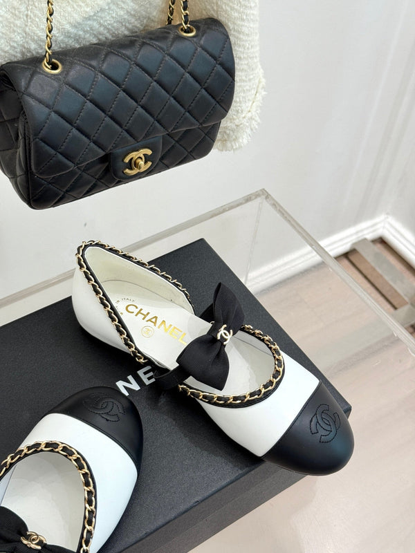 CC 25P Hollow Chain Bow Mary Janes White Cowhide 473298