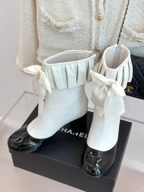 CC 25A Pleated-Collar Bow-Tie Stretch Ankle Boots White Lambskin 473356