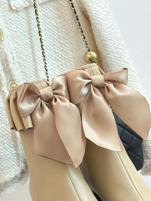 CC 25A Stivaletti elasticizzati con fiocco e colletto plissettato in pelle di agnello beige 473354