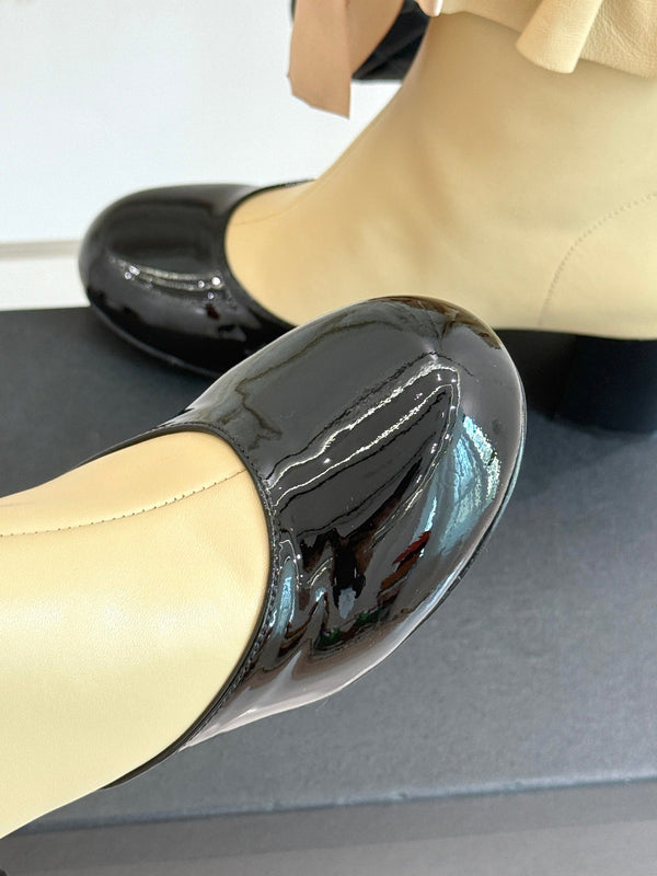 CC 25A Stivaletti elasticizzati con fiocco e colletto plissettato in pelle di agnello beige 473354