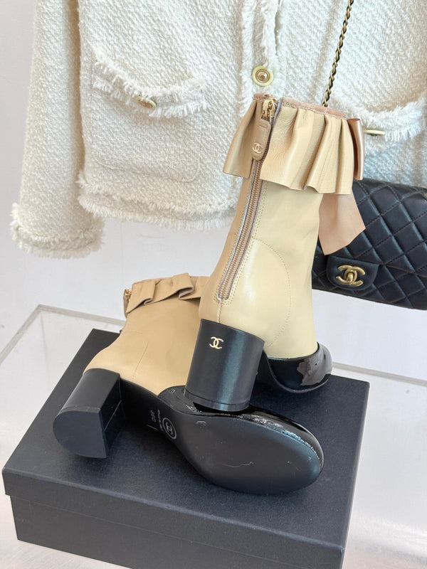 CC 25A Stivaletti elasticizzati con fiocco e colletto plissettato in pelle di agnello beige 473354