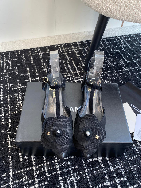 CC 25C Camellia Mid-Back Sandals Black Suede With Flower 473436