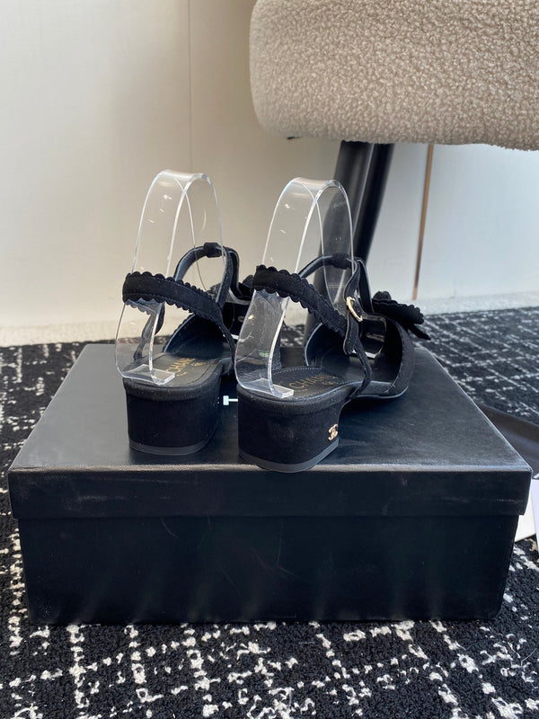 CC 25C Camellia Mid-Back Sandals Black Suede With Flower 473436