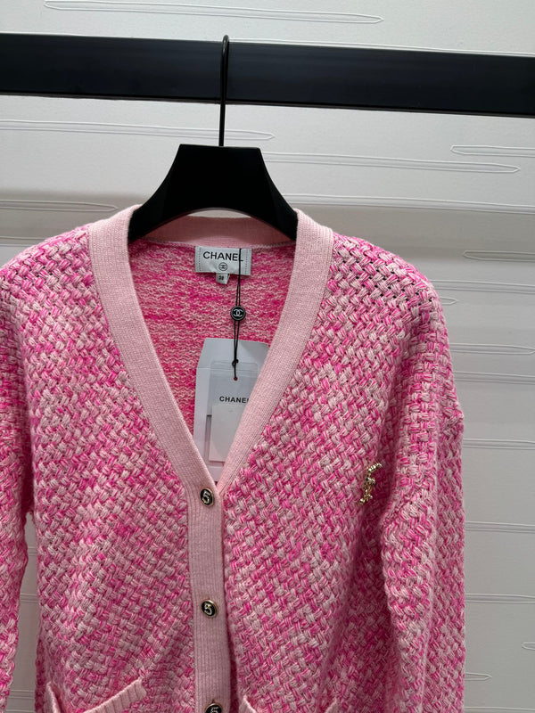 CC 25 Contrast Color V-Neck Cardigan 5 Brooch Pink Wool 305405