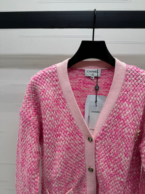 CC 25 Contrast Color V-Neck Cardigan 5 Brooch Pink Wool 305405