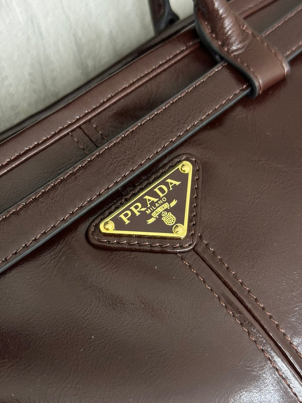 Pra Lux Soft Waxed Leather 1BA439 Extra Large 42cm Handbag Burgundy 267459