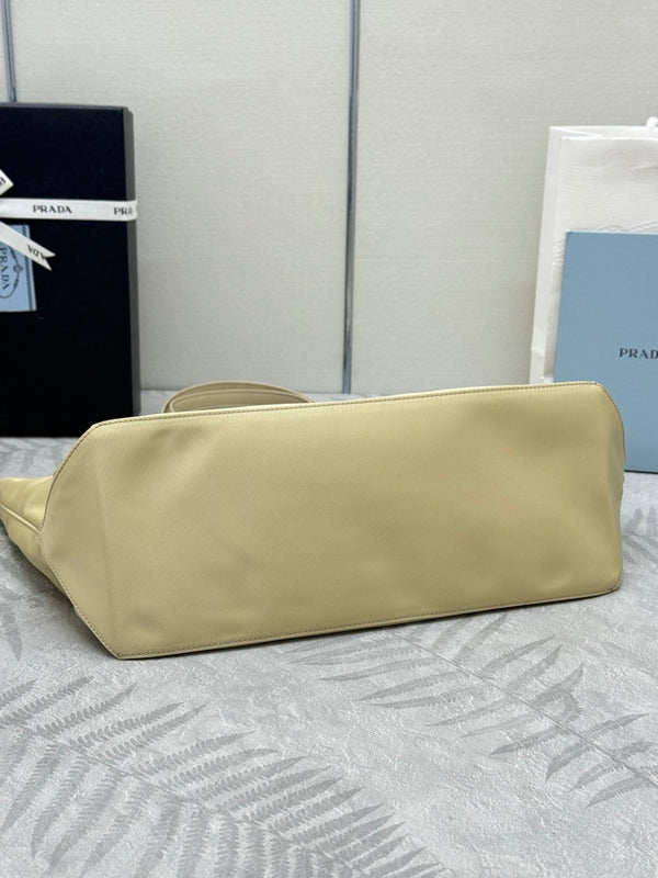 Pra Medium 1BG555 Tote Bag Apricot Nylon 267456