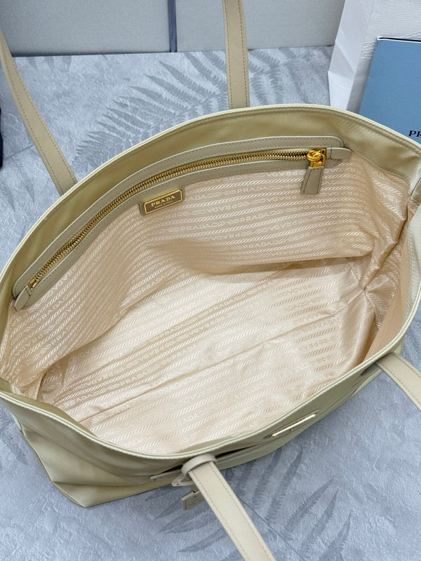 Pra Medium 1BG555 Tote Bag Apricot Nylon 267456