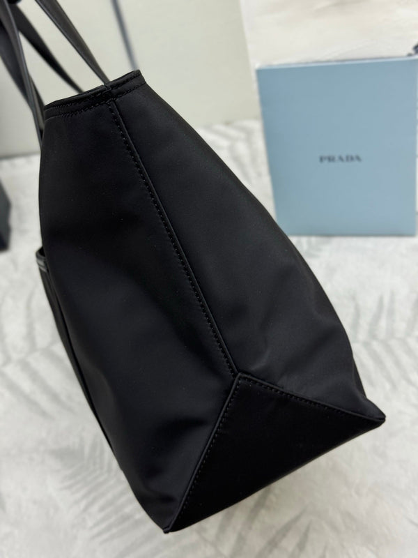 Pra Medium 1BG555 Tote Bag Black Nylon 267446
