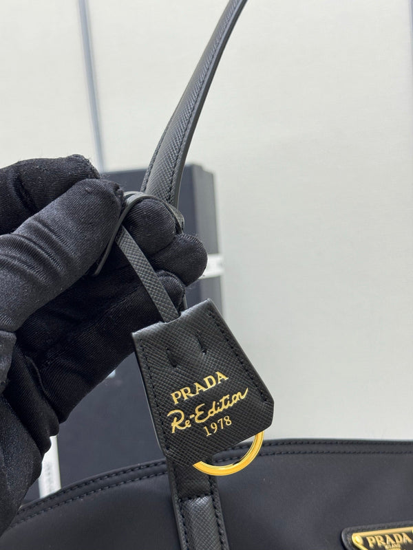 Pra Medium 1BG555 Tote Bag Black Nylon 267446