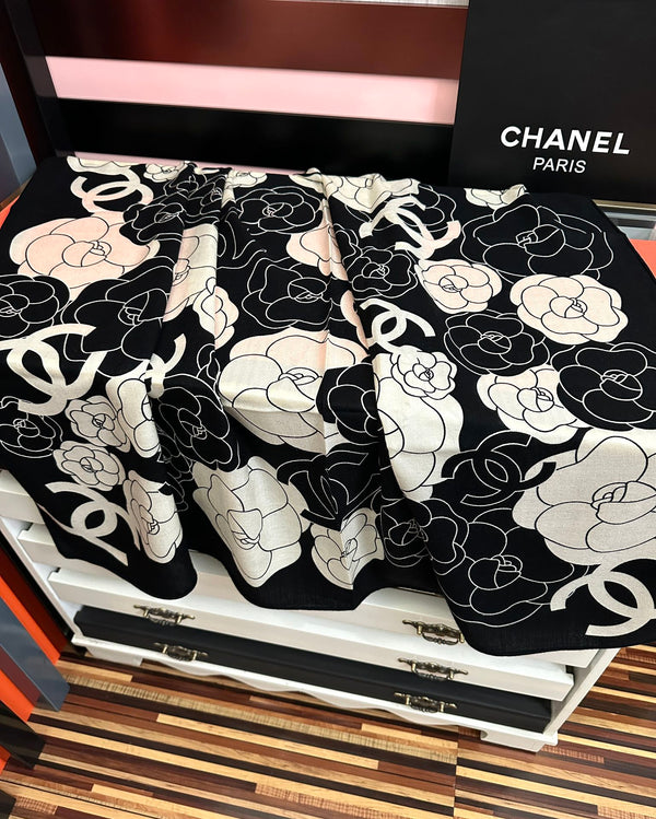 CC 25 Scarf 140cm Black and White Silk Cashmere 825604