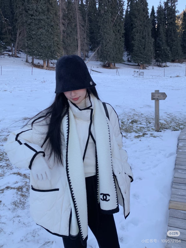 CC Knitted Long Scarf White Cashmere 828773