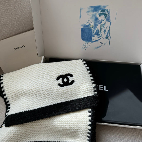 CC Knitted Long Scarf White Cashmere 828773