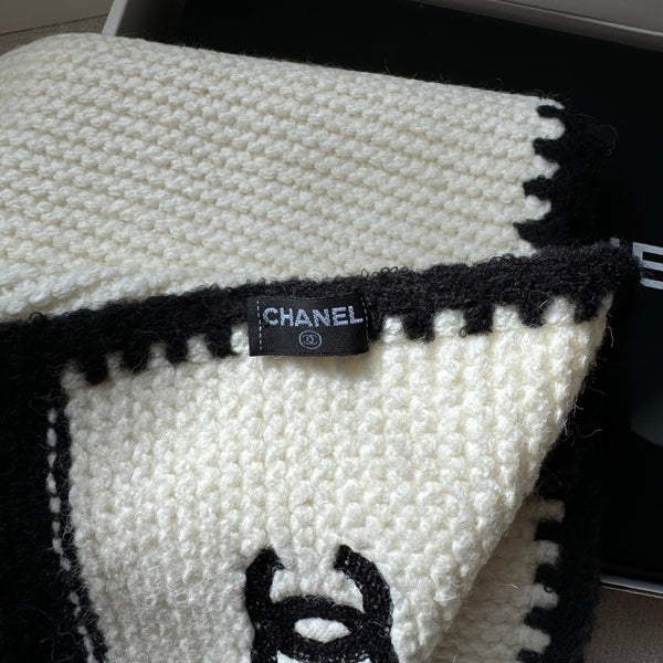 CC Knitted Long Scarf White Cashmere 828773