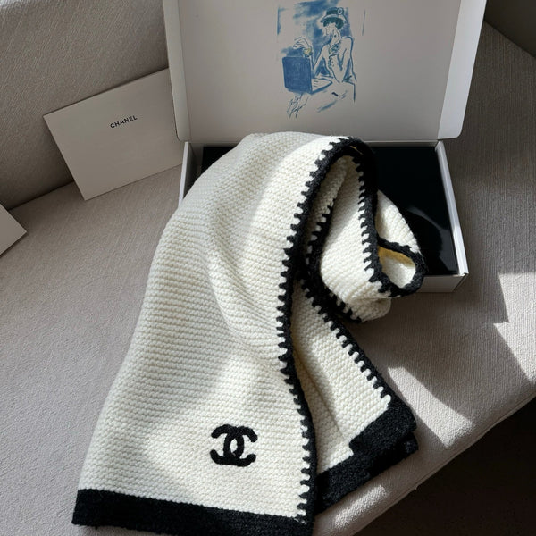 CC Knitted Long Scarf White Cashmere 828773