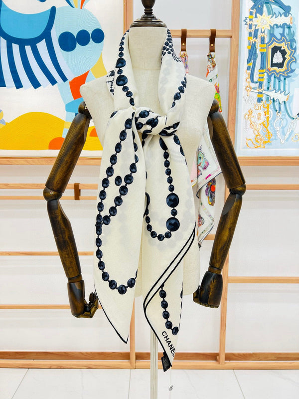 CC Double-Sided Velvet Square Scarf 140cm White Cashmere 828703